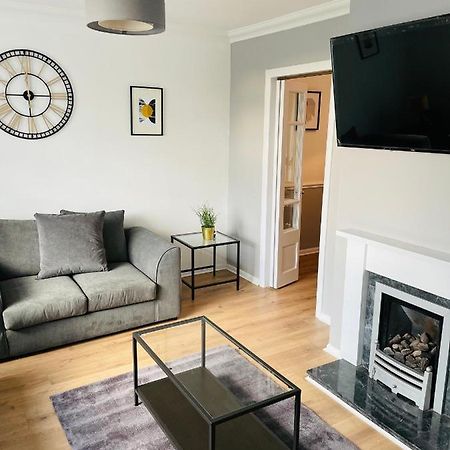 Wolverhampton Large 3 Bedrooms 5 Bed House Perfect For Short & Long Stays Contractors Business Nhs Insurance 1 Bathroom And Separate Wc Private Garden Driveway For 2 Large Vehicles Close To City Centre M6 M54 And Walsall Willenhall Cannock Property Kültér fotó