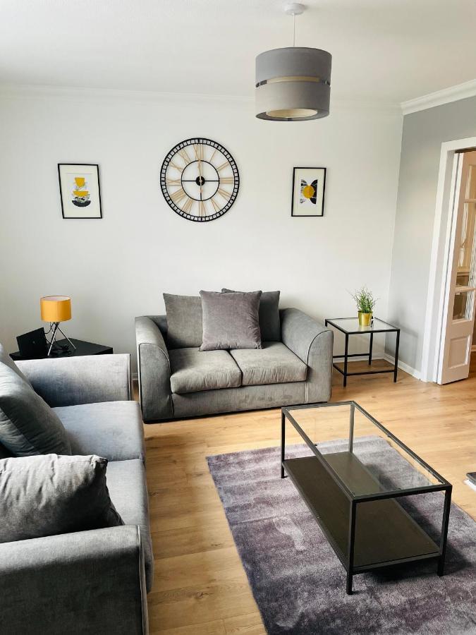 Wolverhampton Large 3 Bedrooms 5 Bed House Perfect For Short & Long Stays Contractors Business Nhs Insurance 1 Bathroom And Separate Wc Private Garden Driveway For 2 Large Vehicles Close To City Centre M6 M54 And Walsall Willenhall Cannock Property Kültér fotó